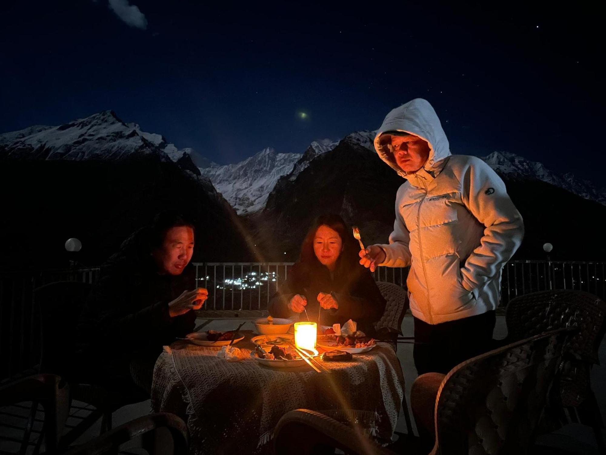 Hunza Lounge Hotell Karimabad  Exteriör bild