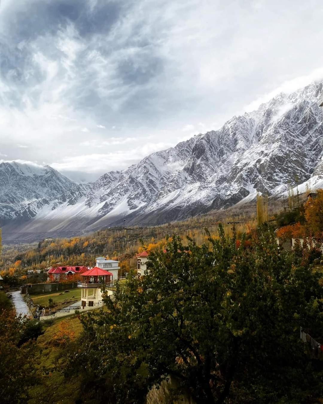Hunza Lounge Hotell Karimabad  Exteriör bild