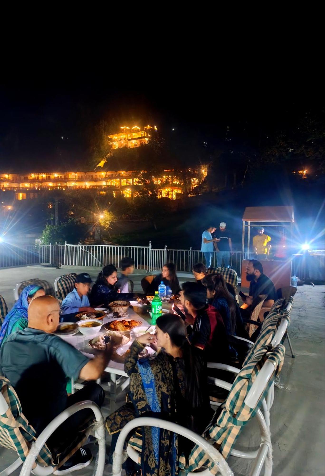 Hunza Lounge Hotell Karimabad  Exteriör bild